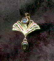  Collier 585 Gold Gingkho Blatt mit Sternsaphir und Mondstein. Bitte das Bild anklicken für eine vergrösserte Wiedergabe