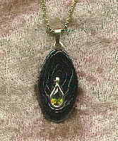 Collier aus schwarzer  Koralle mit Gold 585 und Peridot  - click picture for enlarged view